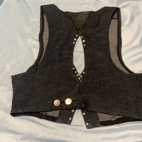 Top - Picture 2 of 2